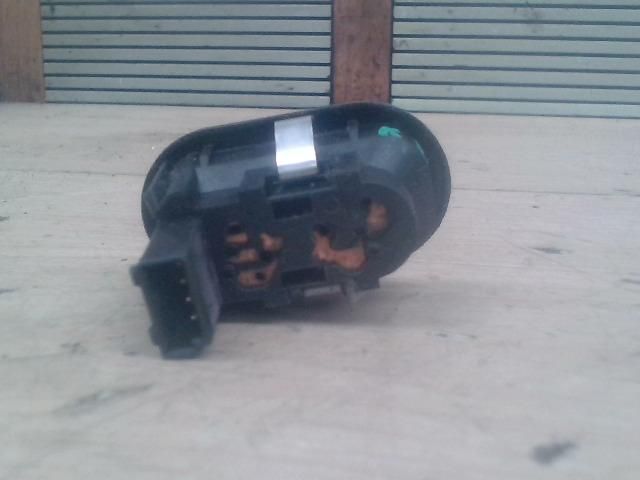 bontott OPEL ASTRA G Jobb első Ablakemelő Kapcsoló