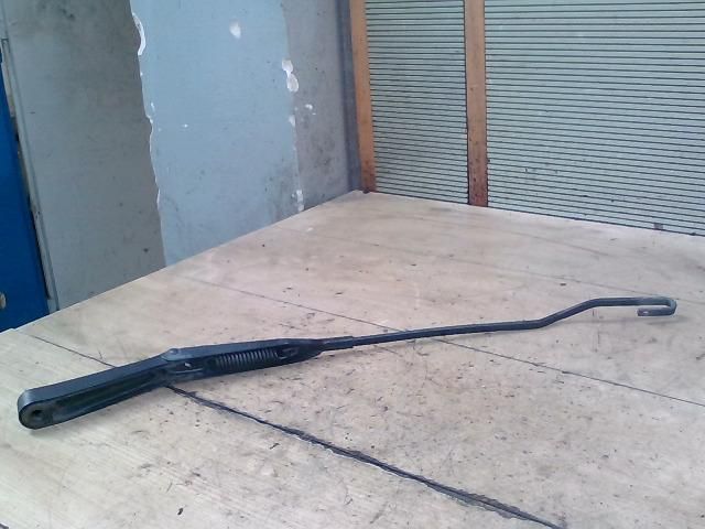 bontott OPEL ASTRA G Jobb első Ablaktörlő Kar