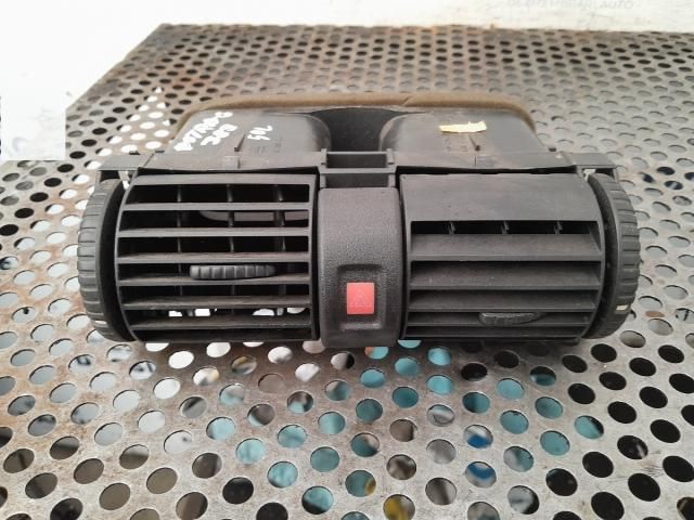 bontott OPEL ASTRA G Középső Szellőző