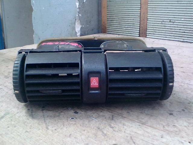 bontott OPEL ASTRA G Középső Szellőző