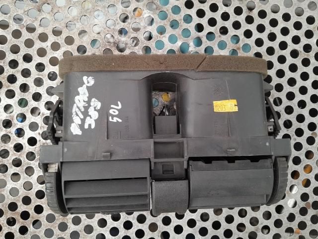 bontott OPEL ASTRA G Középső Szellőző