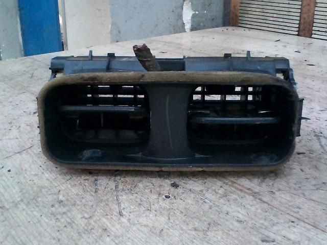 bontott OPEL ASTRA G Középső Szellőző