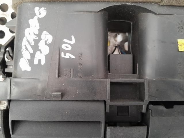 bontott OPEL ASTRA G Középső Szellőző