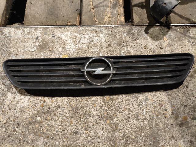 bontott OPEL ASTRA G Motorháztető Díszrács
