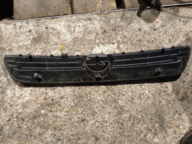 bontott OPEL ASTRA G Motorháztető Díszrács