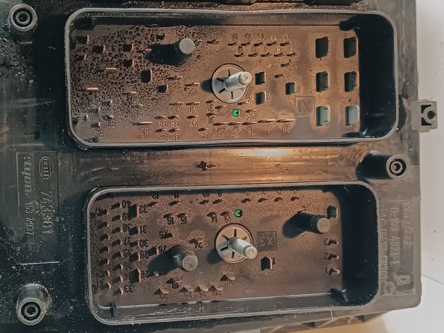 bontott OPEL ASTRA H Biztosítéktábla Motortér