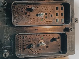 bontott OPEL ASTRA H Biztosítéktábla Motortér