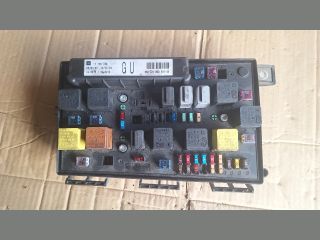 bontott OPEL ASTRA H Biztosítéktábla Motortér