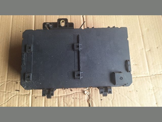 bontott OPEL ASTRA H Biztosítéktábla Motortér