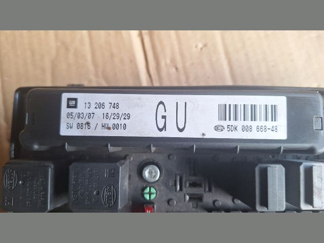 bontott OPEL ASTRA H Biztosítéktábla Motortér