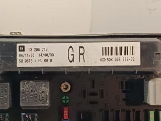 bontott OPEL ASTRA H Biztosítéktábla Motortér