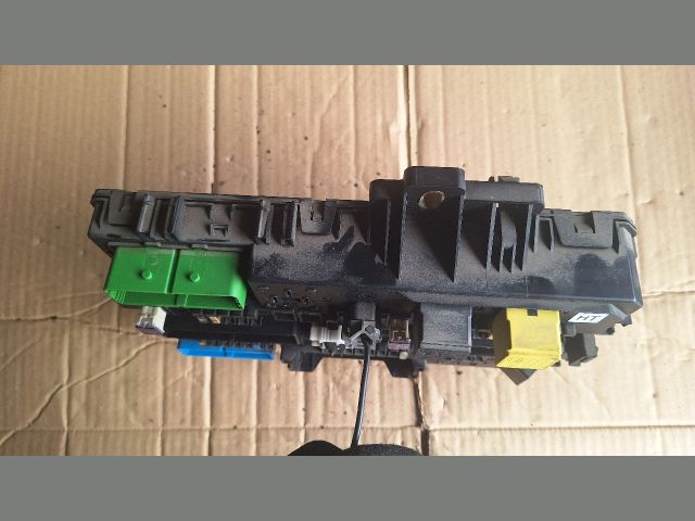 bontott OPEL ASTRA H Biztosítéktábla Motortér