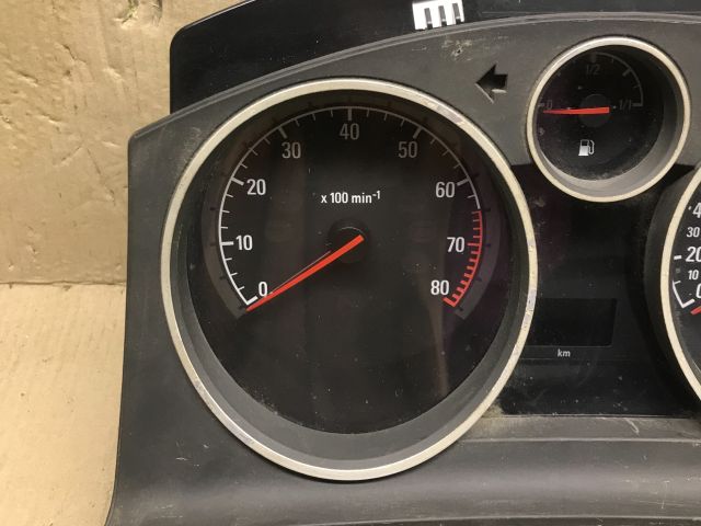 bontott OPEL ASTRA H Biztosítéktábla Motortér