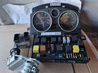 bontott OPEL ASTRA H Biztosítéktábla Motortér