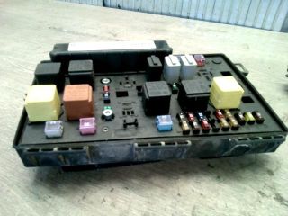 bontott OPEL ASTRA H Biztosítéktábla Motortér