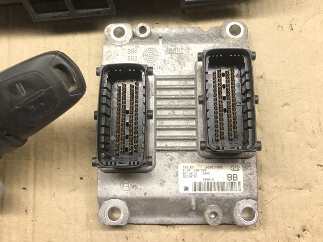 bontott OPEL ASTRA H Biztosítéktábla Motortér