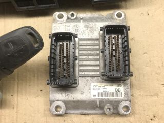 bontott OPEL ASTRA H Biztosítéktábla Motortér