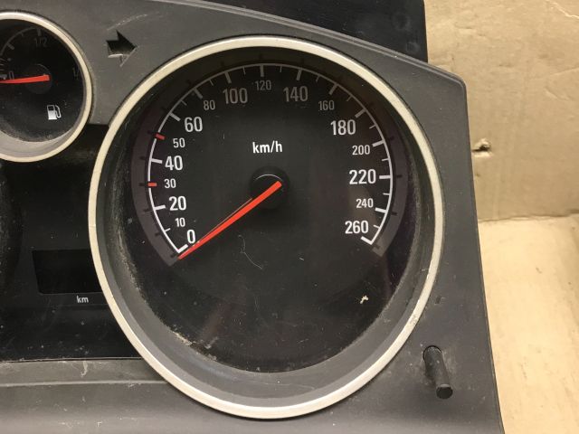 bontott OPEL ASTRA H Biztosítéktábla Motortér