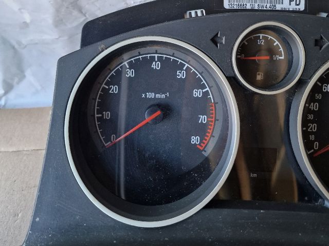 bontott OPEL ASTRA H Biztosítéktábla Motortér