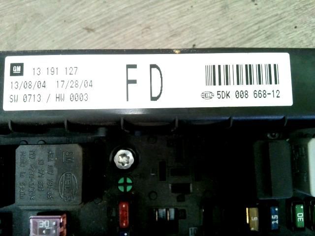 bontott OPEL ASTRA H Biztosítéktábla Motortér