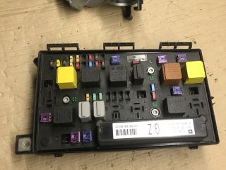 bontott OPEL ASTRA H Biztosítéktábla Motortér