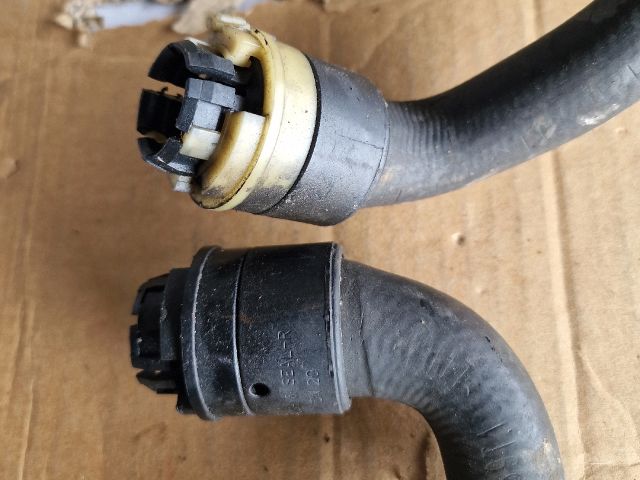 bontott OPEL ASTRA H Fűtőradiátor Vízcső Alsó