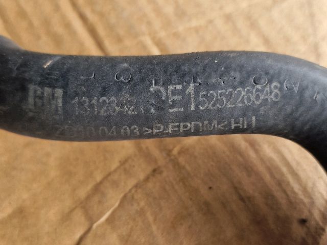 bontott OPEL ASTRA H Fűtőradiátor Vízcső Felső