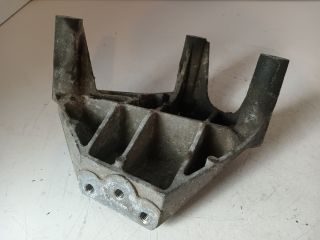 bontott OPEL ASTRA H Motor Tartó Bak Jobb