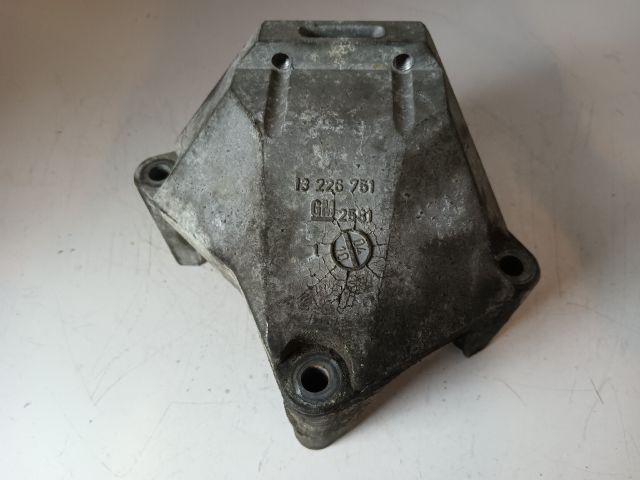 bontott OPEL ASTRA H Motor Tartó Bak Jobb