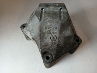 bontott OPEL ASTRA H Motor Tartó Bak Jobb