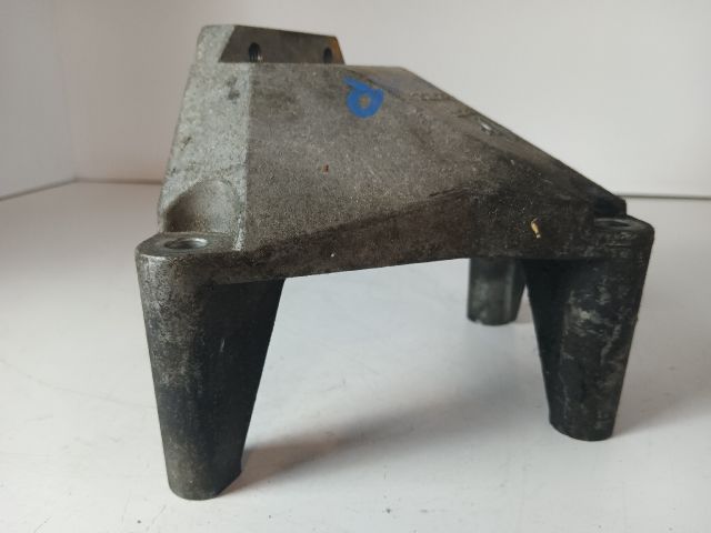 bontott OPEL ASTRA H Motor Tartó Bak Jobb