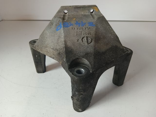 bontott OPEL ASTRA H Motor Tartó Bak Jobb