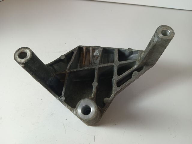 bontott OPEL ASTRA H Motor Tartó Bak Jobb