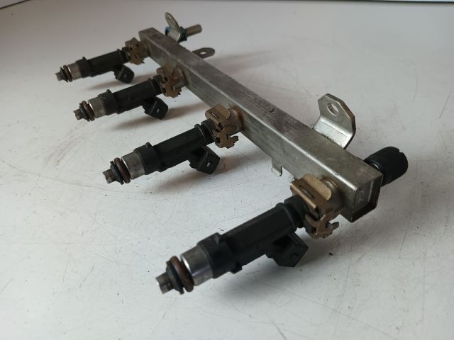 bontott OPEL ASTRA H Porlasztó Sor / Híd