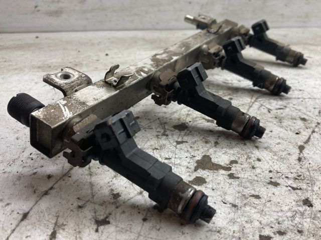 bontott OPEL ASTRA H Porlasztó Sor / Híd