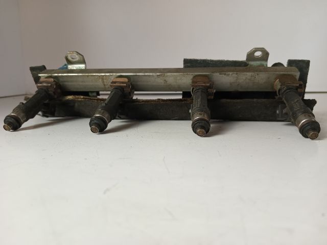 bontott OPEL ASTRA H Porlasztó Sor / Híd