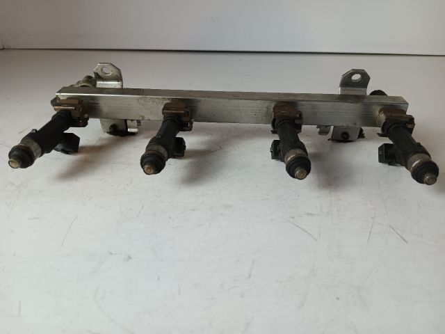 bontott OPEL ASTRA H Porlasztó Sor / Híd