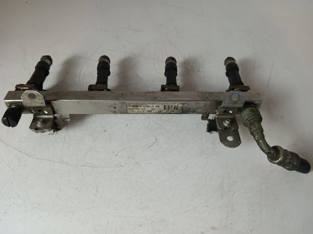 bontott OPEL ASTRA H Porlasztó Sor / Híd