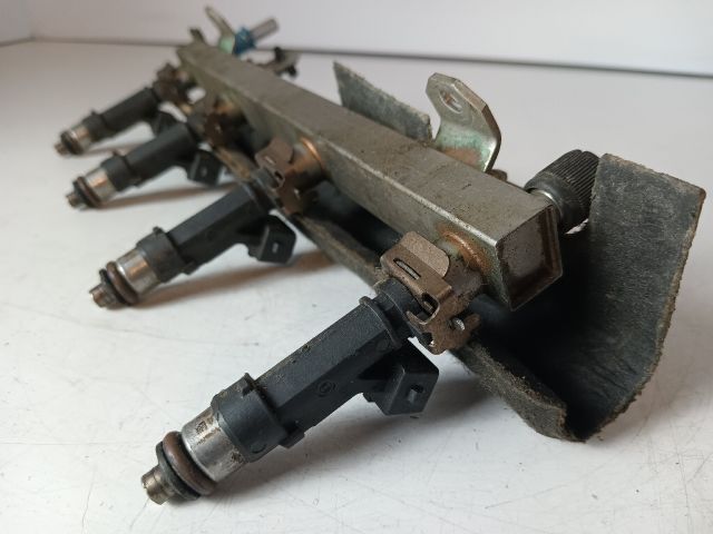 bontott OPEL ASTRA H Porlasztó Sor / Híd