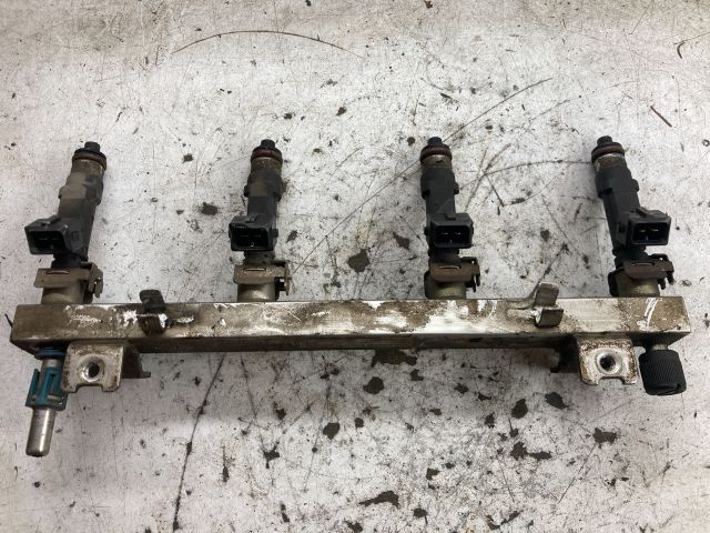 bontott OPEL ASTRA H Porlasztó Sor / Híd