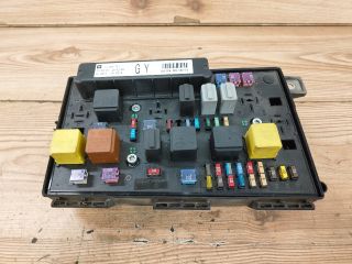 bontott OPEL ASTRA H Biztosítéktábla Motortér