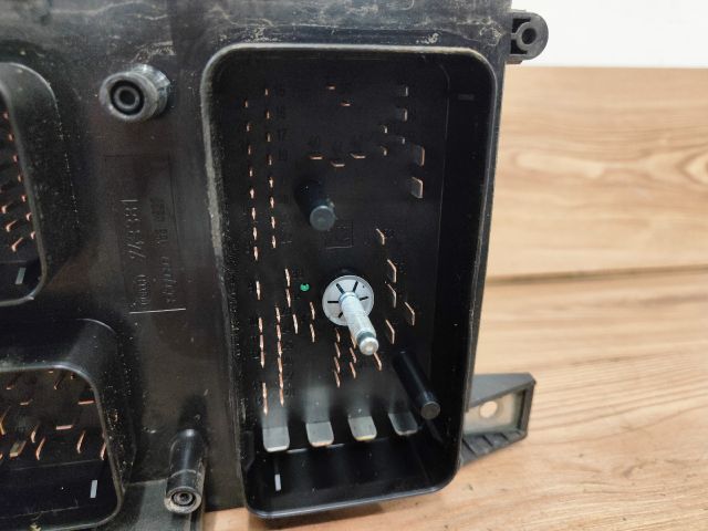 bontott OPEL ASTRA H Biztosítéktábla Motortér