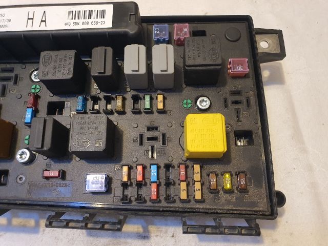 bontott OPEL ASTRA H Biztosítéktábla Motortér