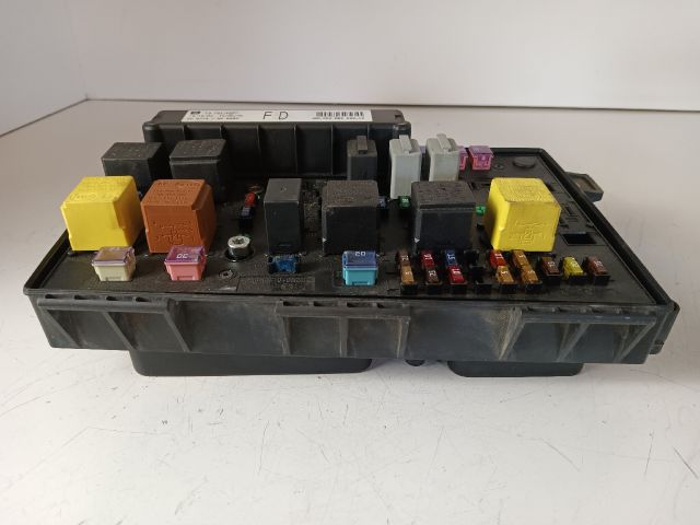 bontott OPEL ASTRA H Biztosítéktábla Motortér