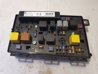 bontott OPEL ASTRA H Biztosítéktábla Motortér