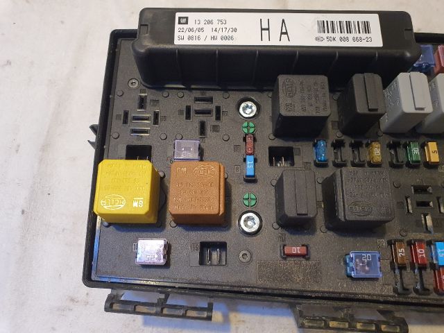 bontott OPEL ASTRA H Biztosítéktábla Motortér