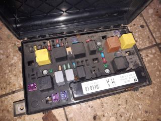 bontott OPEL ASTRA H Biztosítéktábla Motortér