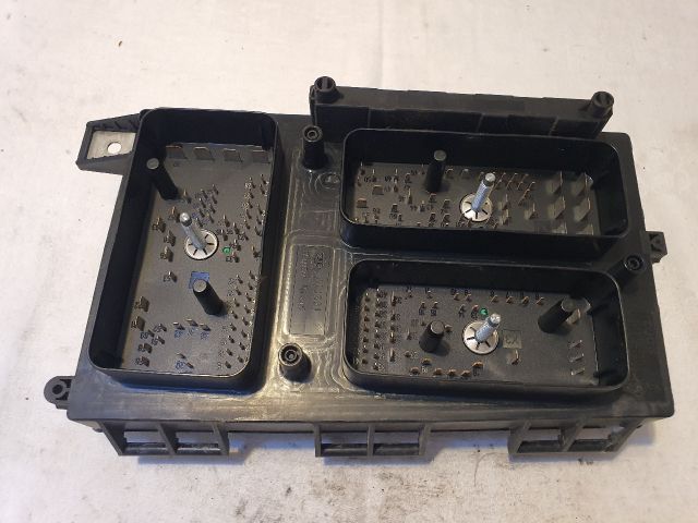 bontott OPEL ASTRA H Biztosítéktábla Motortér