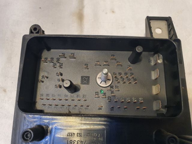 bontott OPEL ASTRA H Biztosítéktábla Motortér