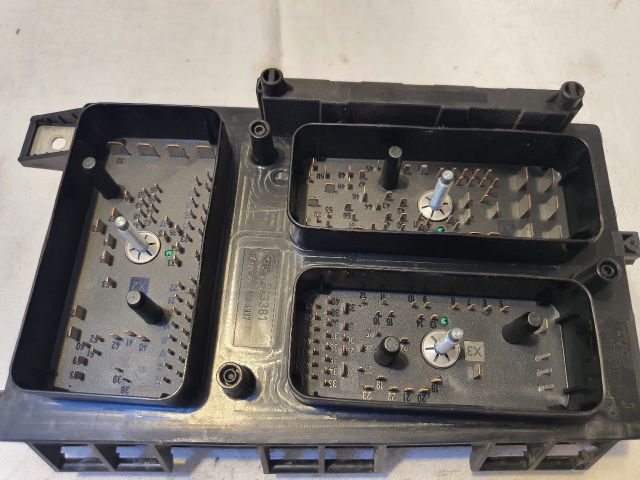 bontott OPEL ASTRA H Biztosítéktábla Motortér